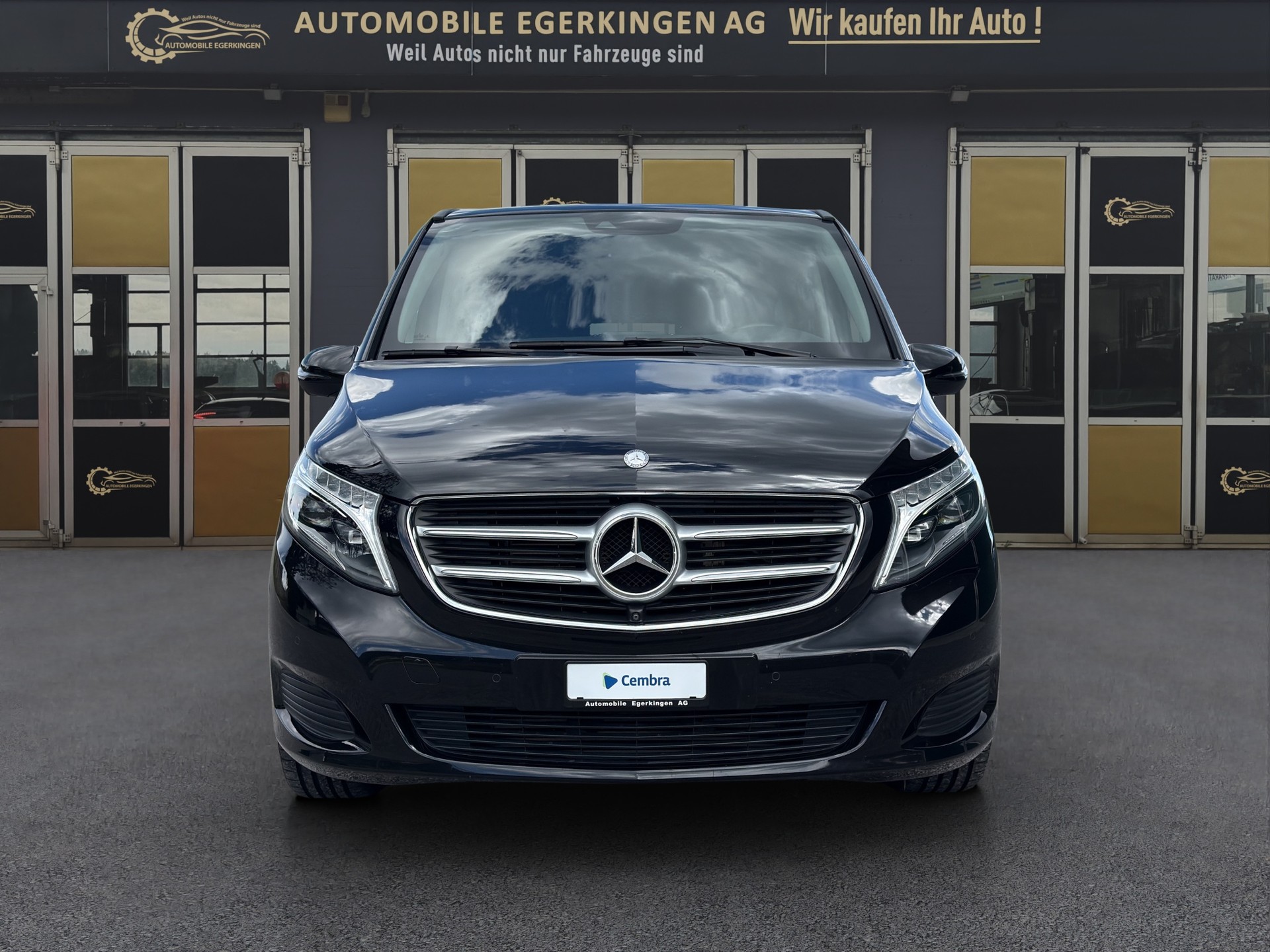 MERCEDES-BENZ V 220 d lang 4matic Van mit Rollstuhl-Rampe-image-1