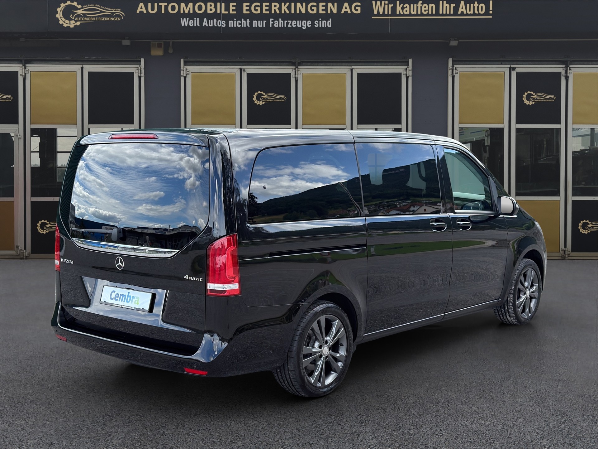 MERCEDES-BENZ V 220 d lang 4matic Van mit Rollstuhl-Rampe-image-4