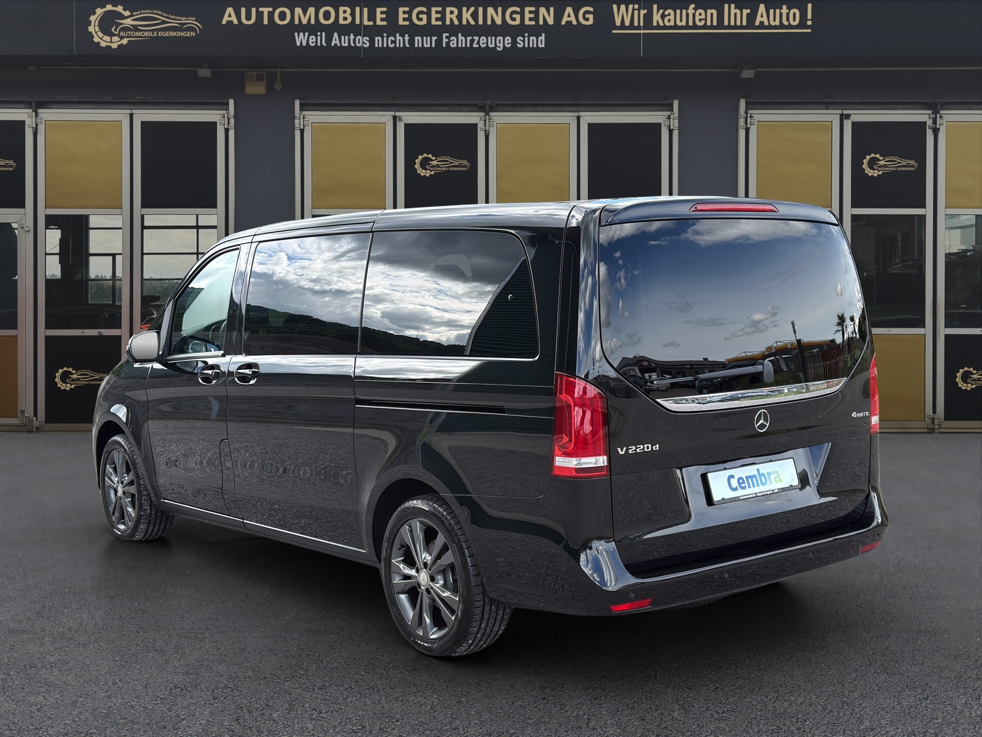 MERCEDES-BENZ V 220 d lang 4matic Van mit Rollstuhl-Rampe-image-6