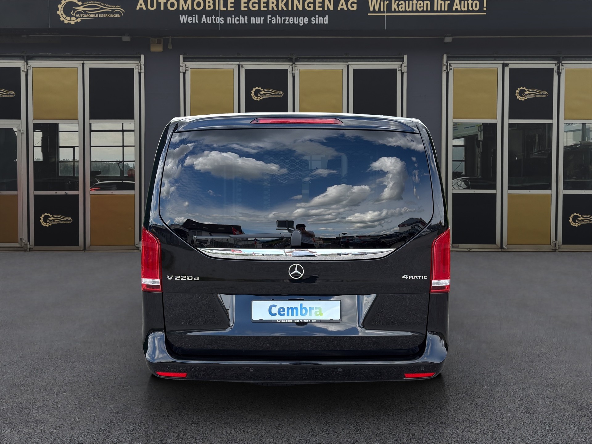 MERCEDES-BENZ V 220 d lang 4matic Van mit Rollstuhl-Rampe-image-5
