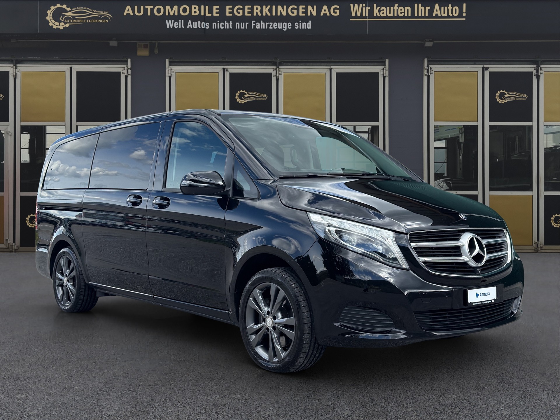 MERCEDES-BENZ V 220 d lang 4matic Van mit Rollstuhl-Rampe-image-2