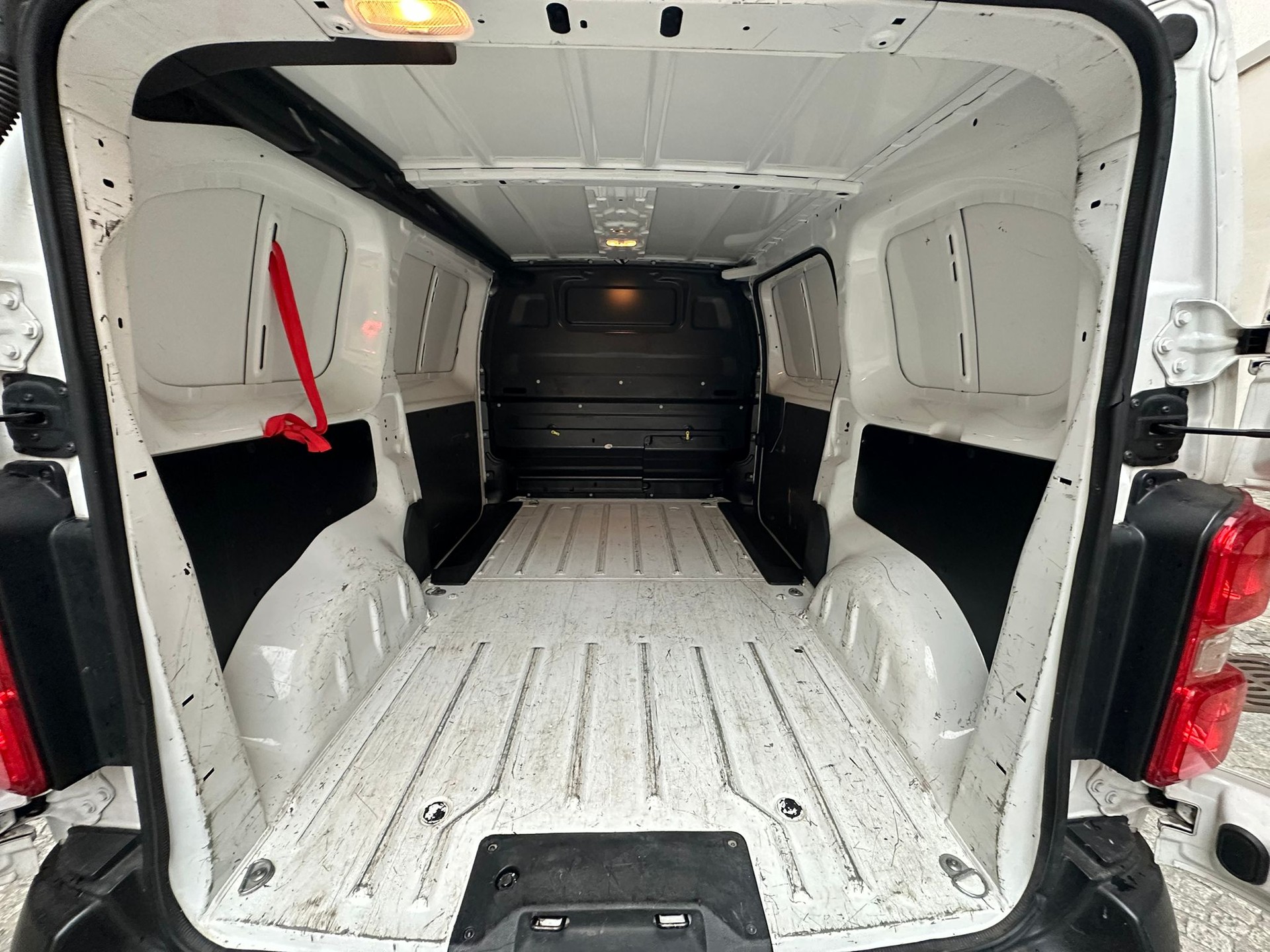 PEUGEOT 1.5 HDi 120 S&S Comfort Medium-image-3
