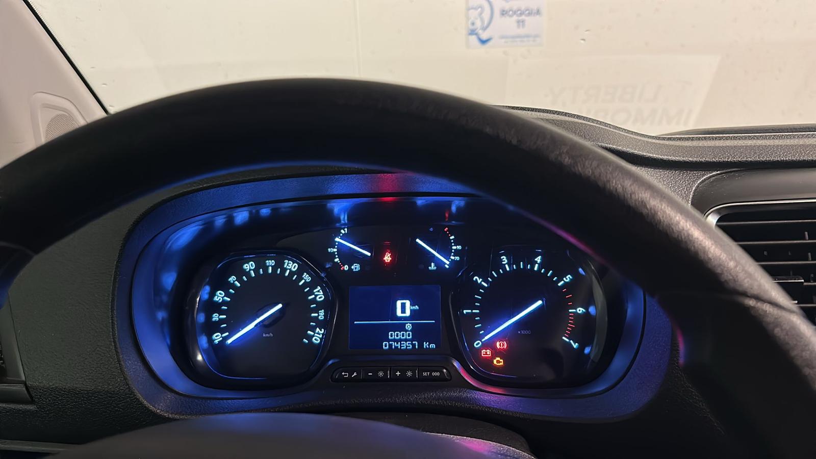 PEUGEOT 1.5 HDi 120 S&S Comfort Medium-image-4