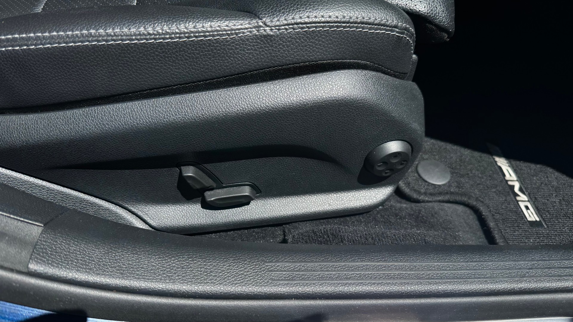 MERCEDES-BENZ C 400 AMG Line 4Matic 9G-Tronic-image-11