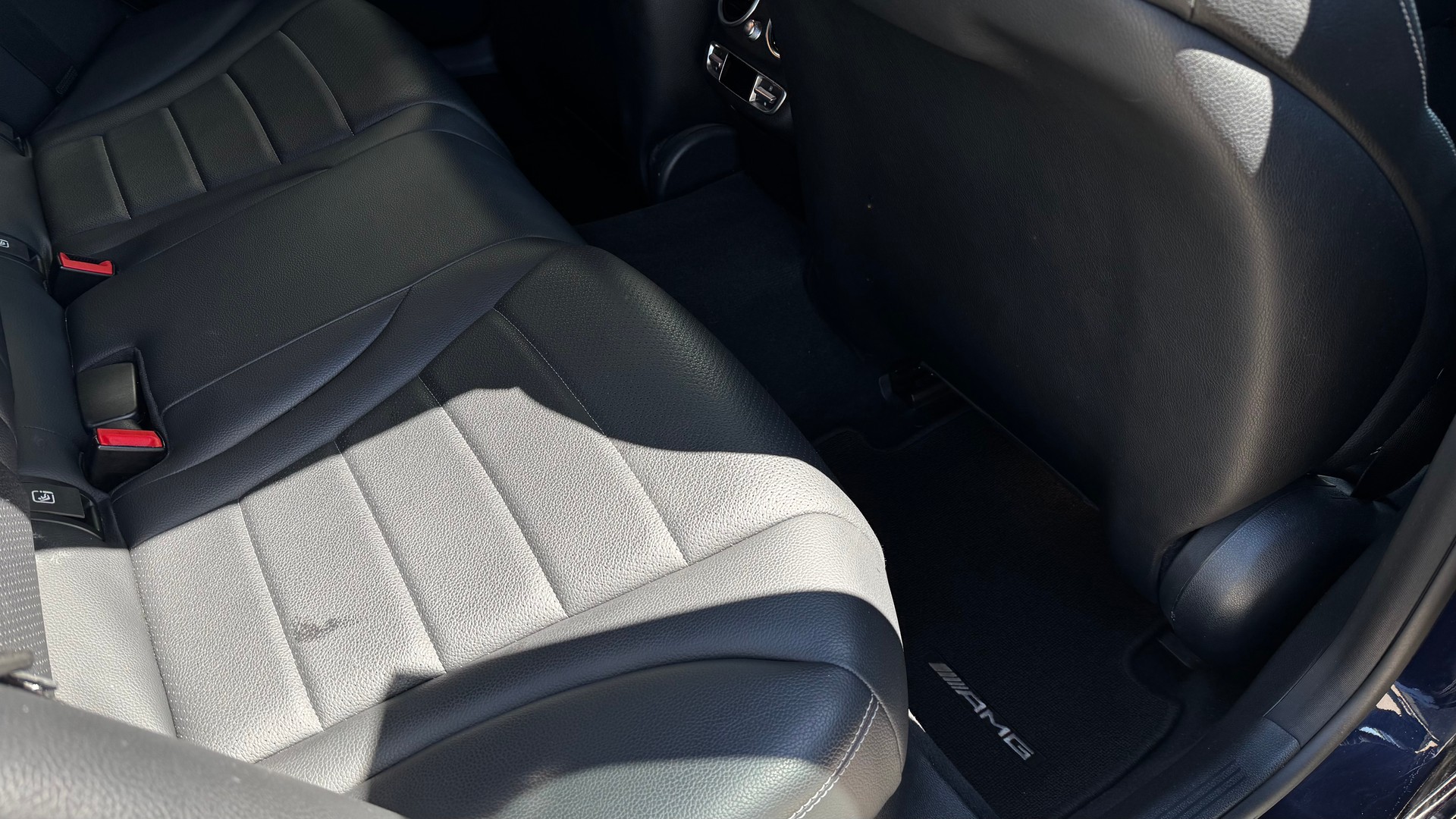 MERCEDES-BENZ C 400 AMG Line 4Matic 9G-Tronic-image-14