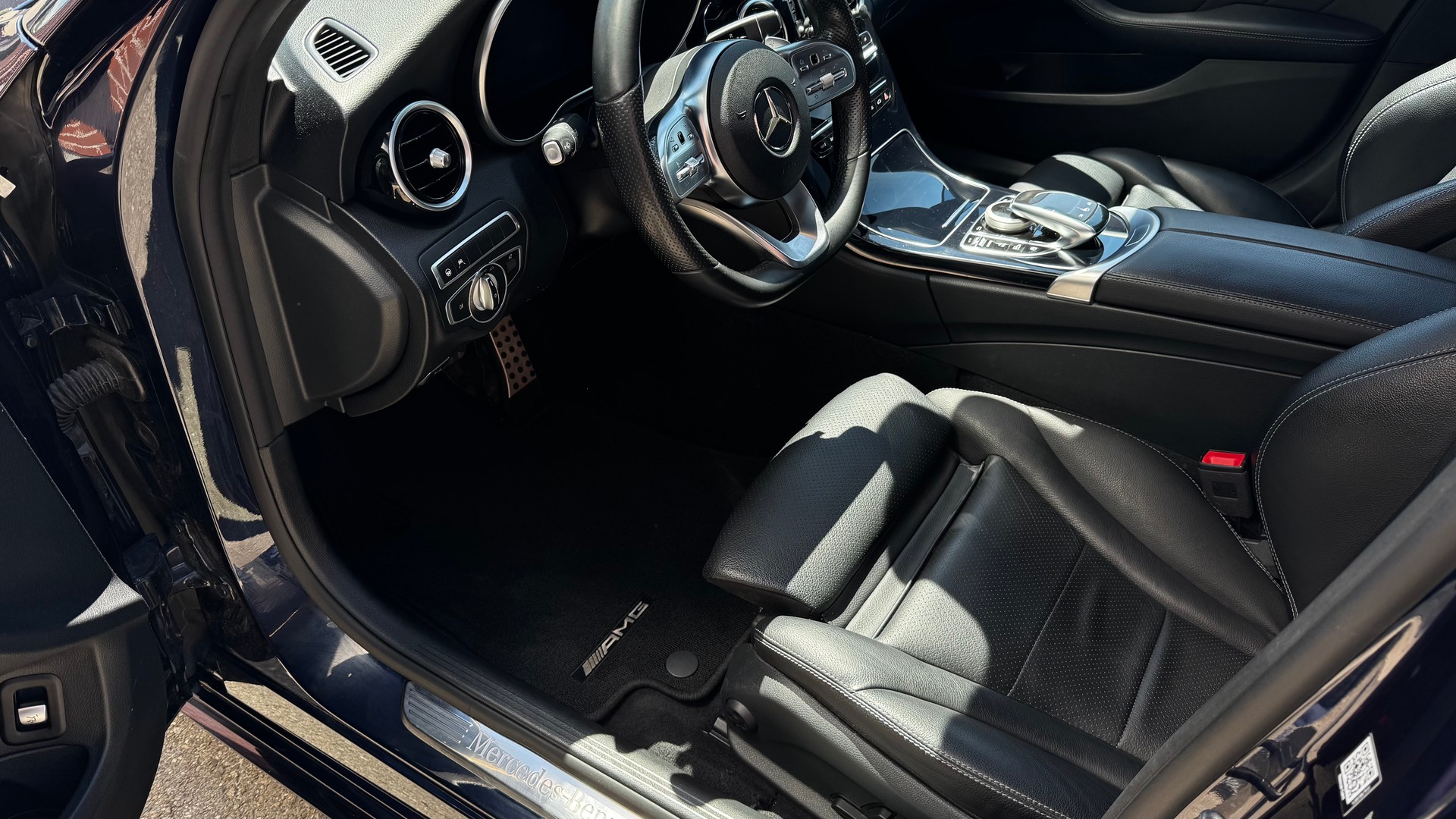 MERCEDES-BENZ C 400 AMG Line 4Matic 9G-Tronic-image-23