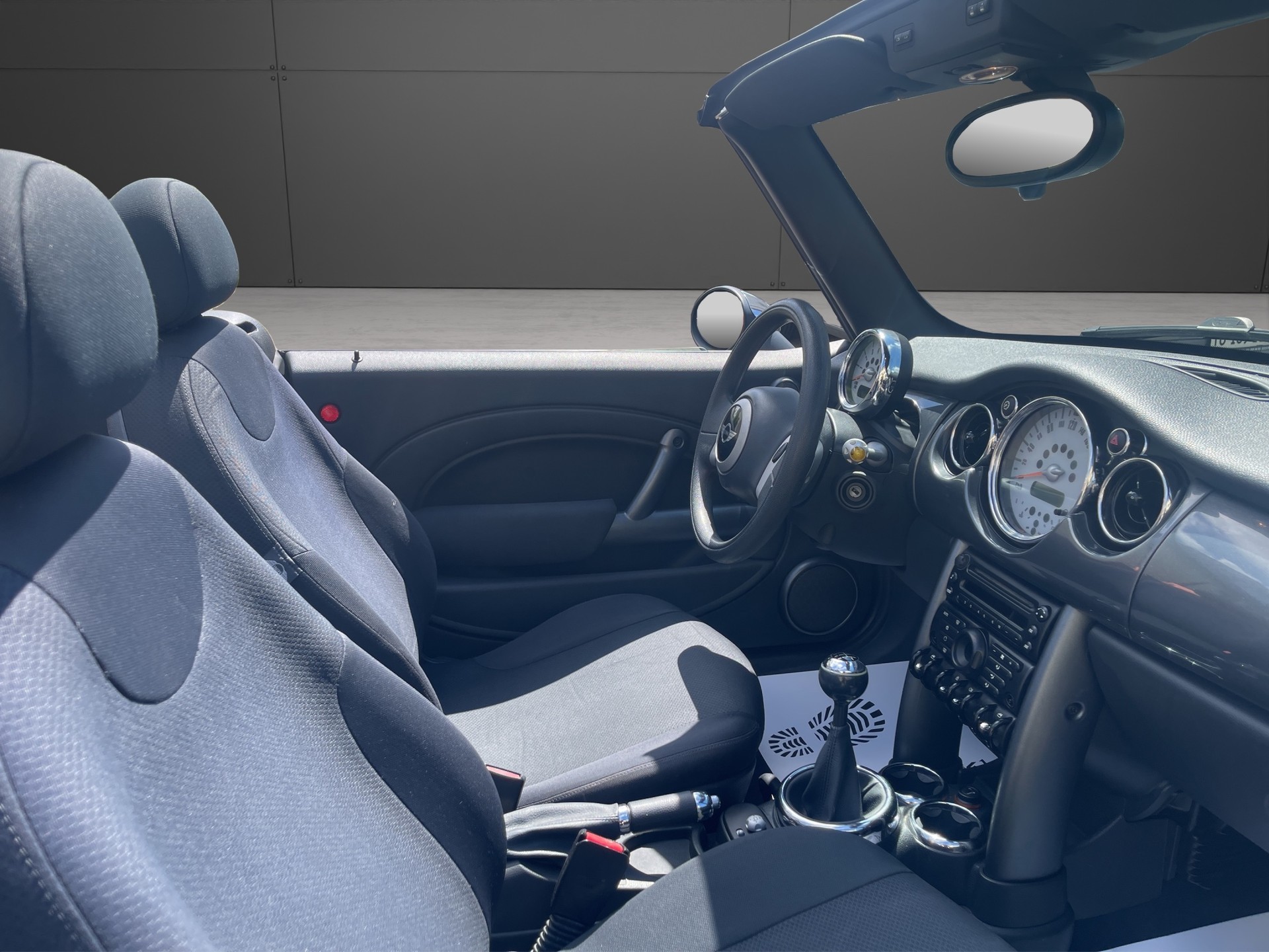 MINI Cooper Cabriolet-image-13