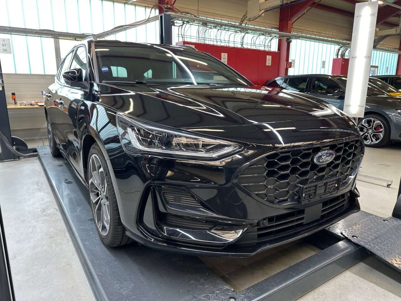 FORD Ford - Focus SW ST-Line X - 155 PS-image-0