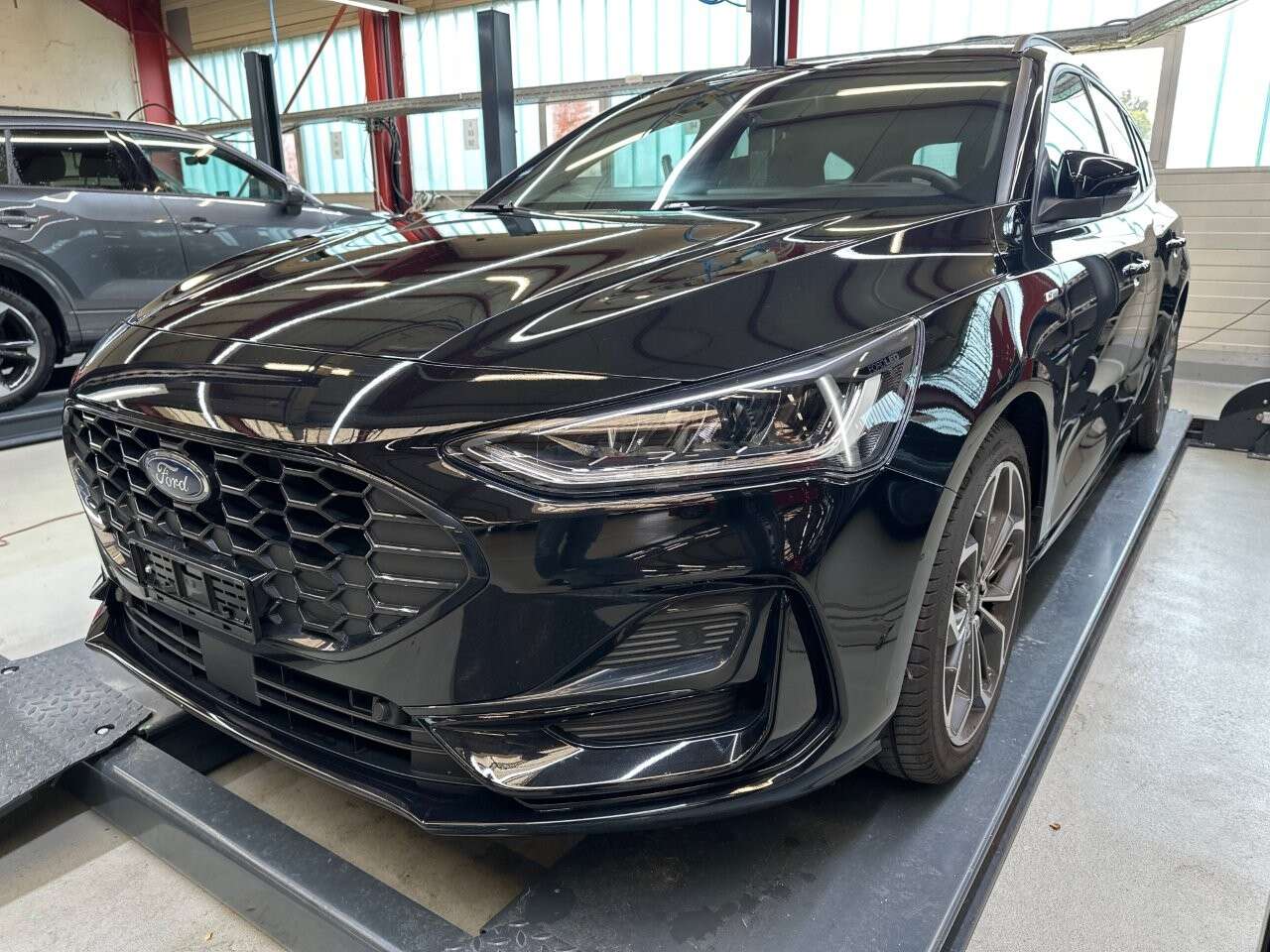 FORD Ford - Focus SW ST-Line X - 155 PS-image-1