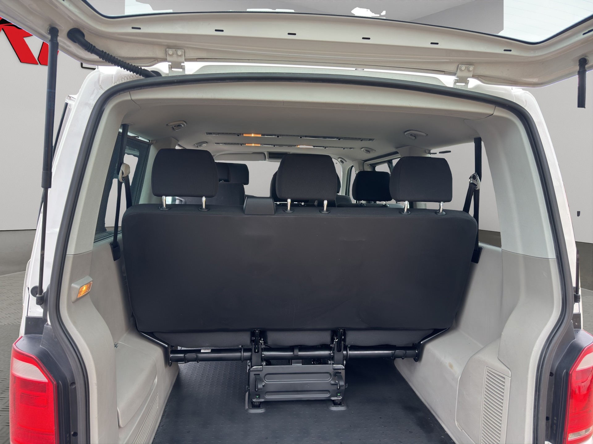 VW T6 2.0 TDI 4Motion Caravelle-image-10