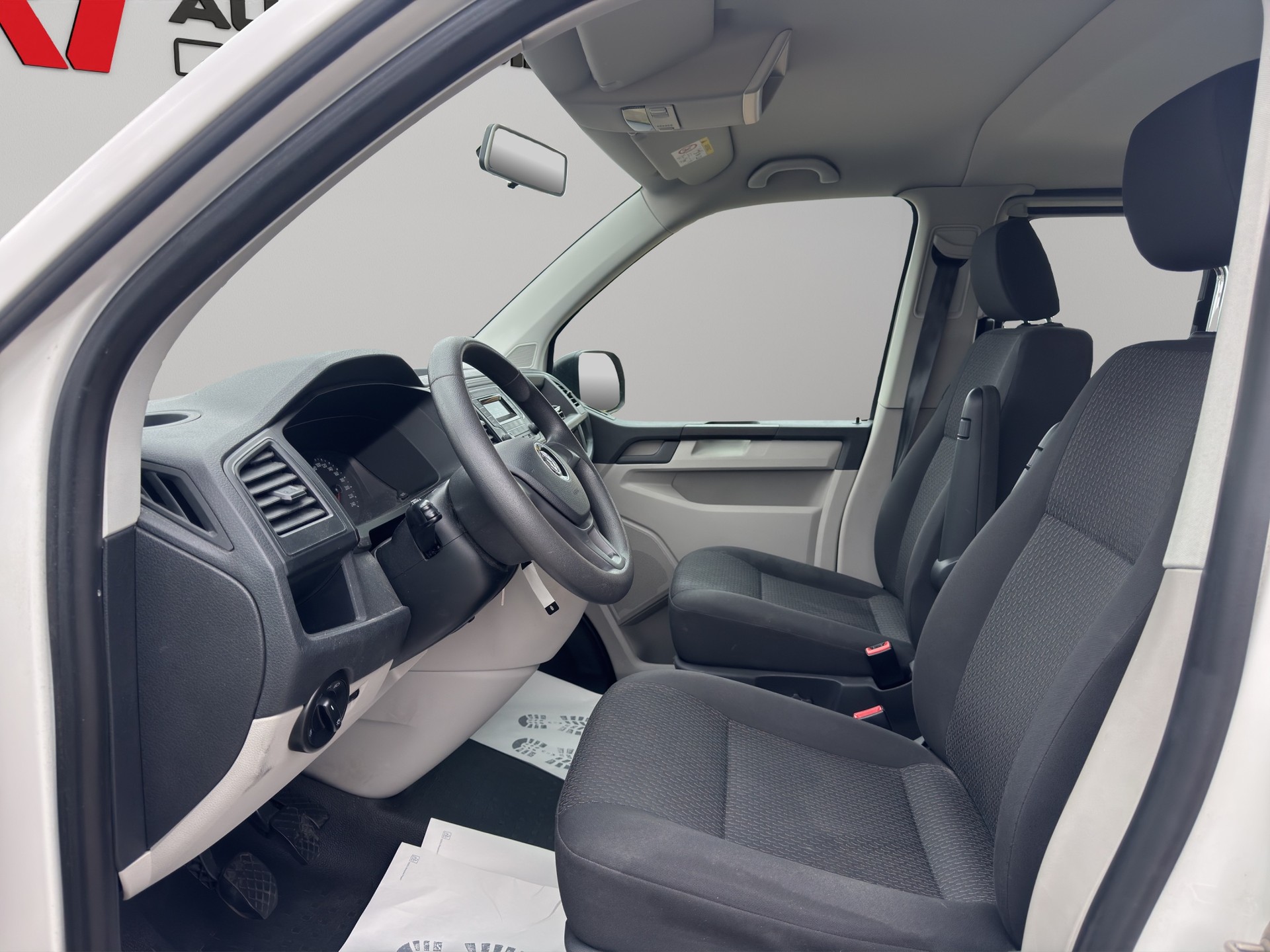 VW T6 2.0 TDI 4Motion Caravelle-image-8