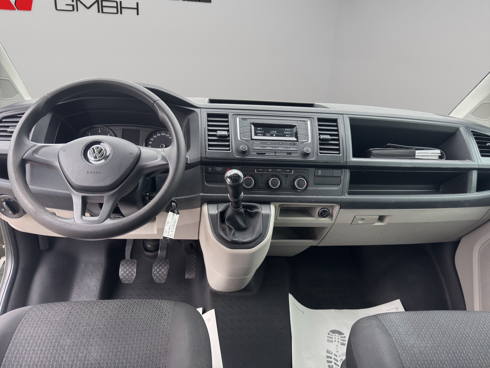VW T6 2.0 TDI 4Motion Caravelle-image-9