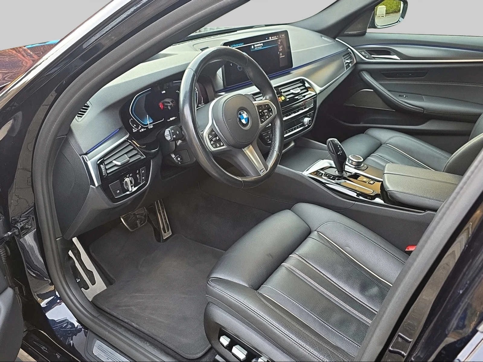 BMW 520d xDrive 48V Touring Pure M Sport Edition-image-6