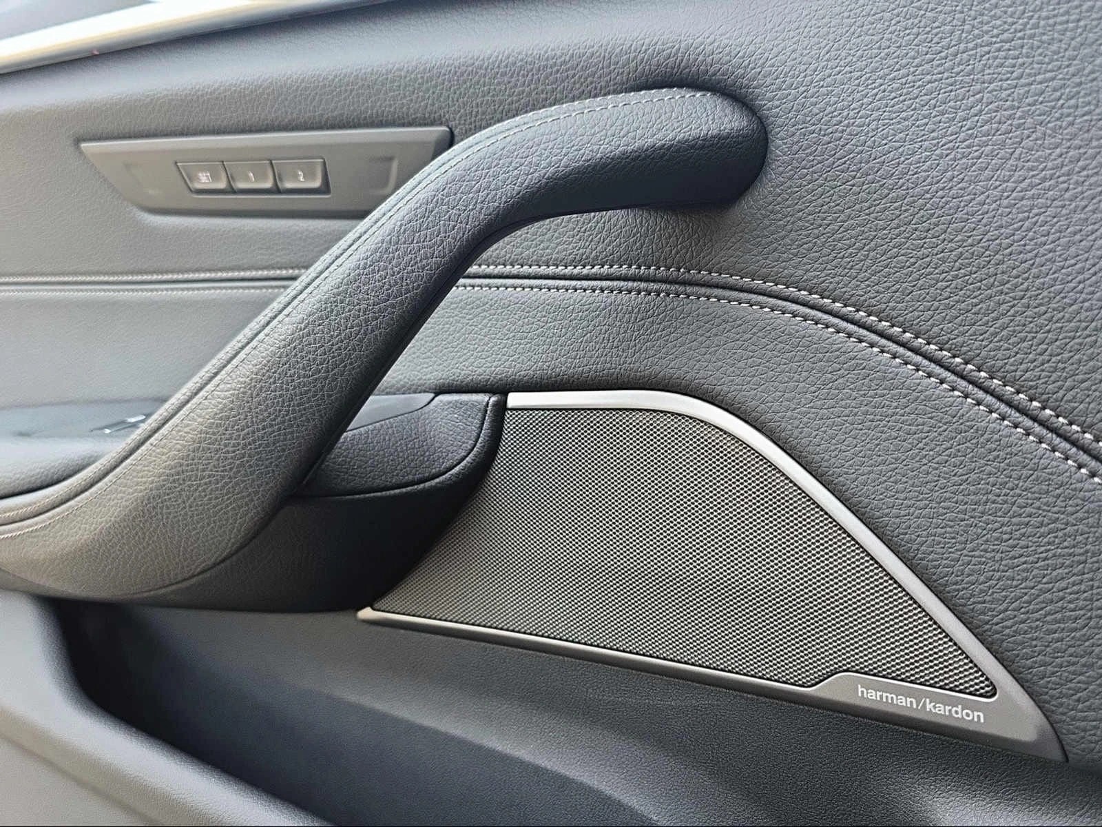 BMW 520d xDrive 48V Touring Pure M Sport Edition-image-11