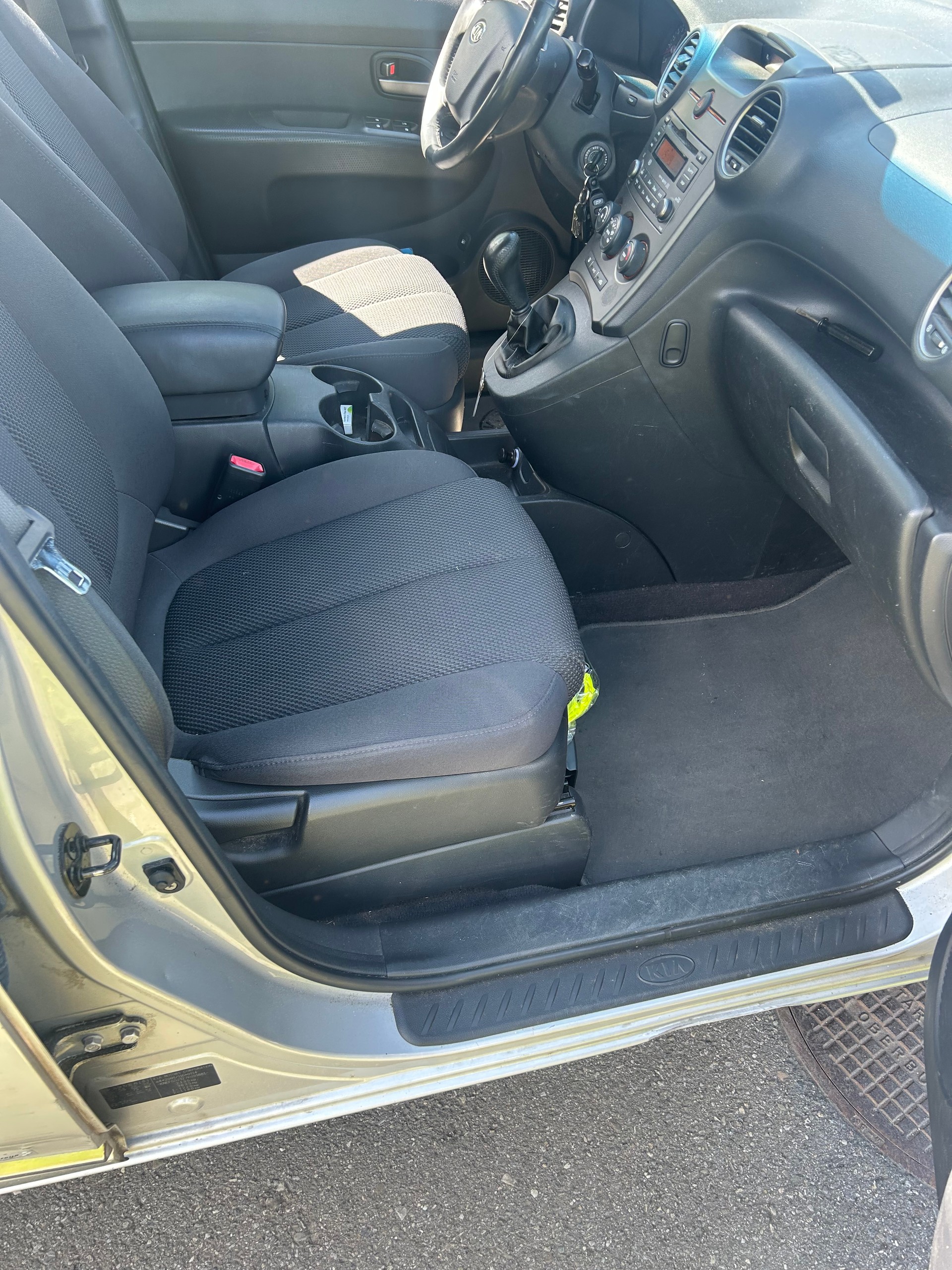 KIA Carens 2.0 CVVT Style-image-5