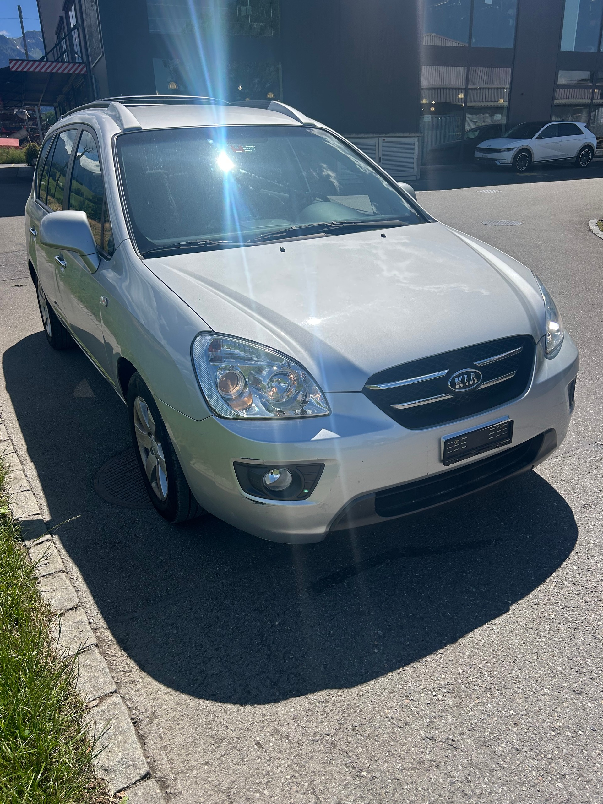 KIA Carens 2.0 CVVT Style-image-1