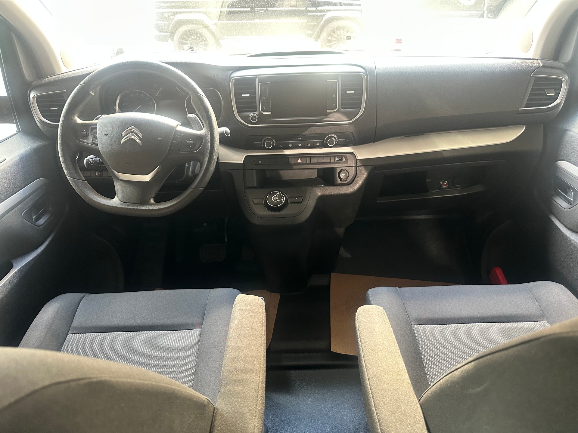 CITROEN Spacetourer EO 2.0 BlueHDi Business XL EAT8-image-4