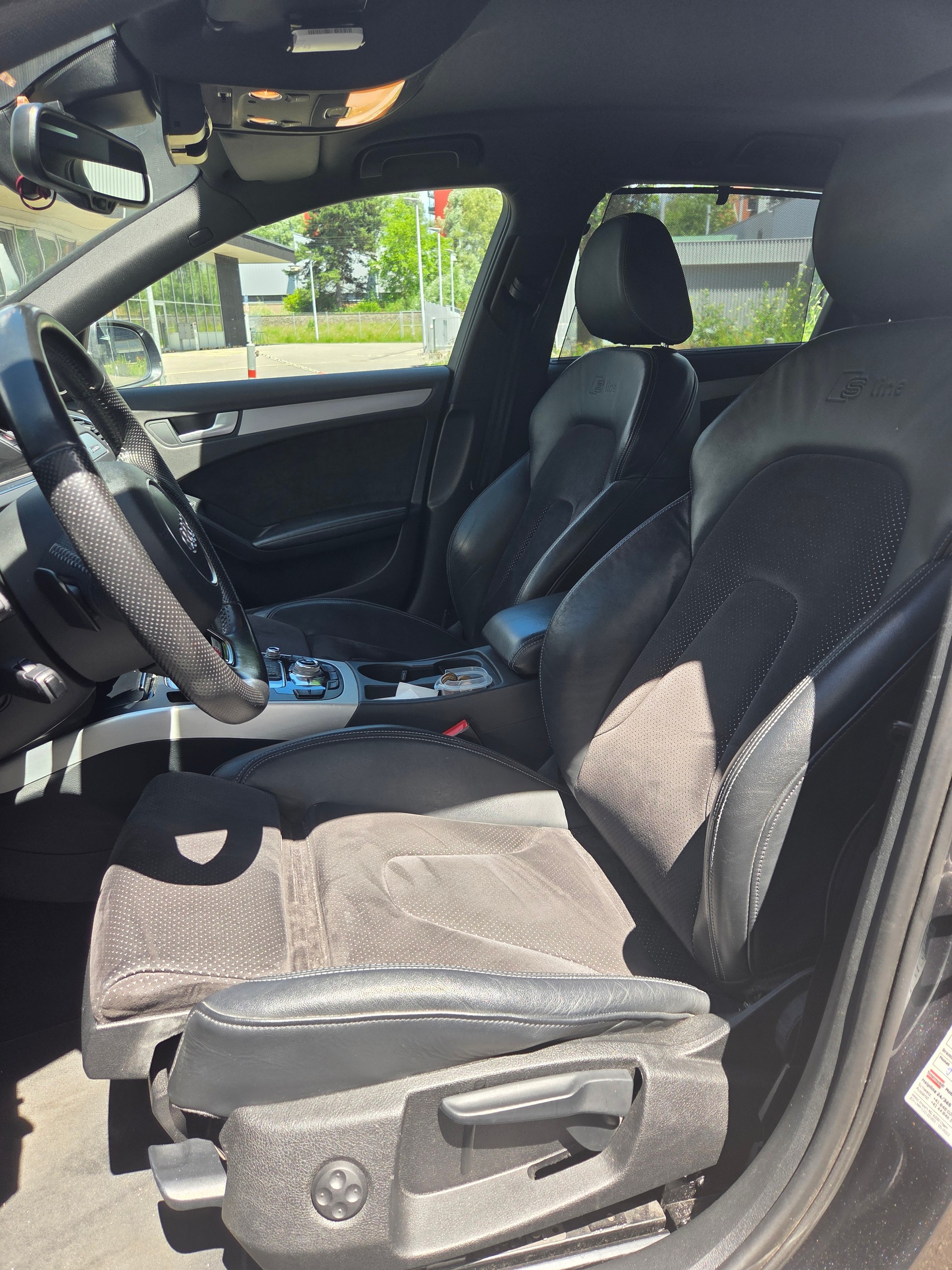 AUDI 2.0 TDI 177 quattro S-Tronic-image-3