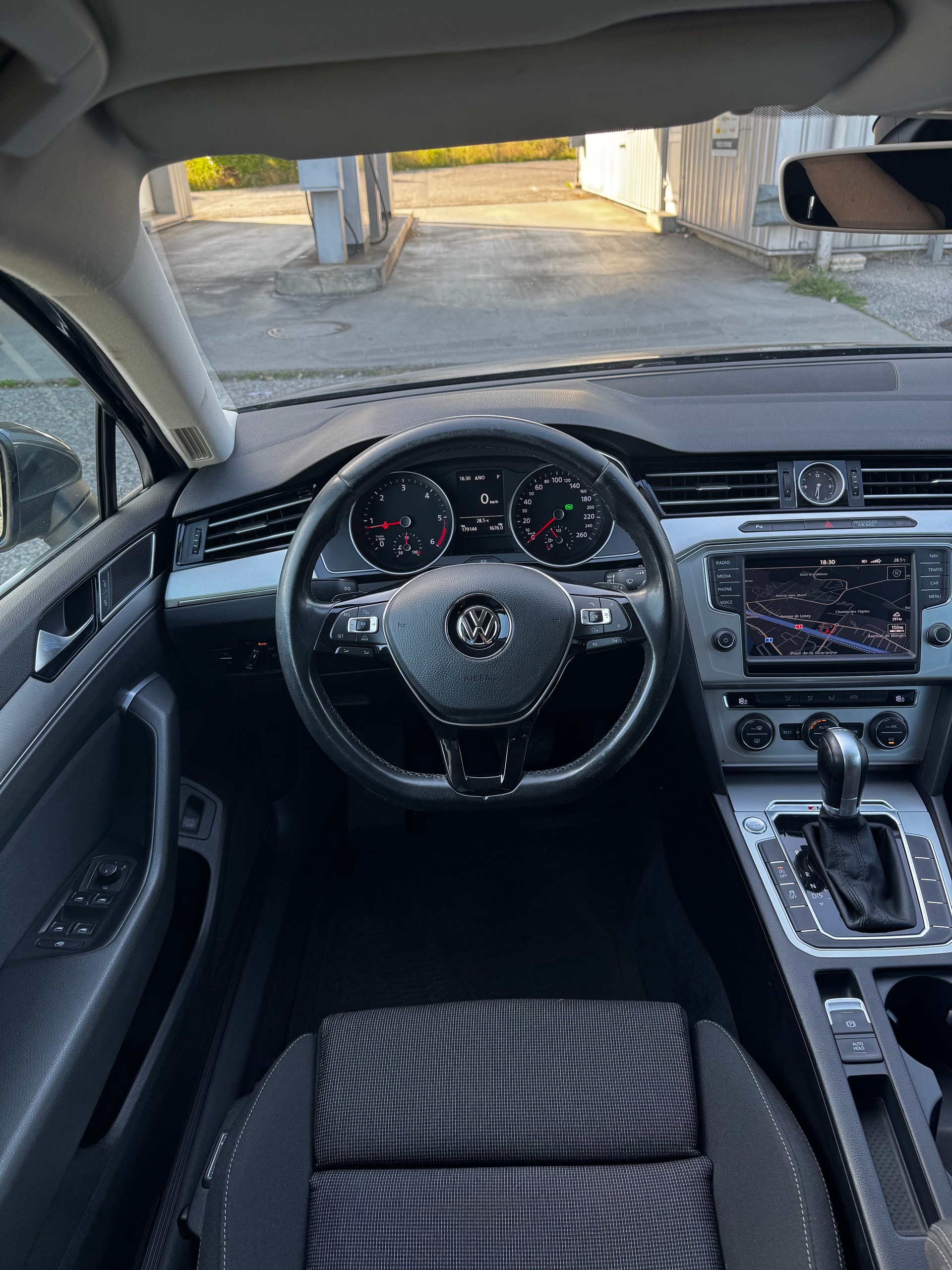 VW Passat Variant 2.0 TDI BMT Comfortline DSG 4Motion-image-9