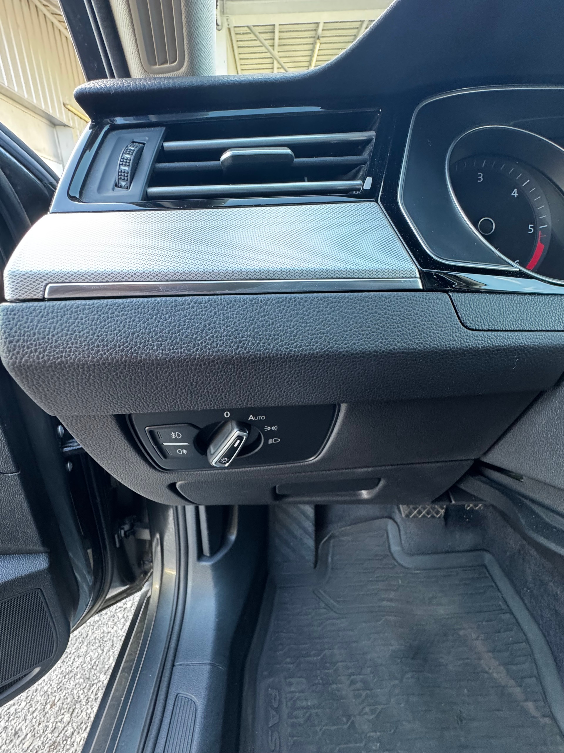 VW Passat Variant 2.0 TDI BMT Comfortline DSG 4Motion-image-15