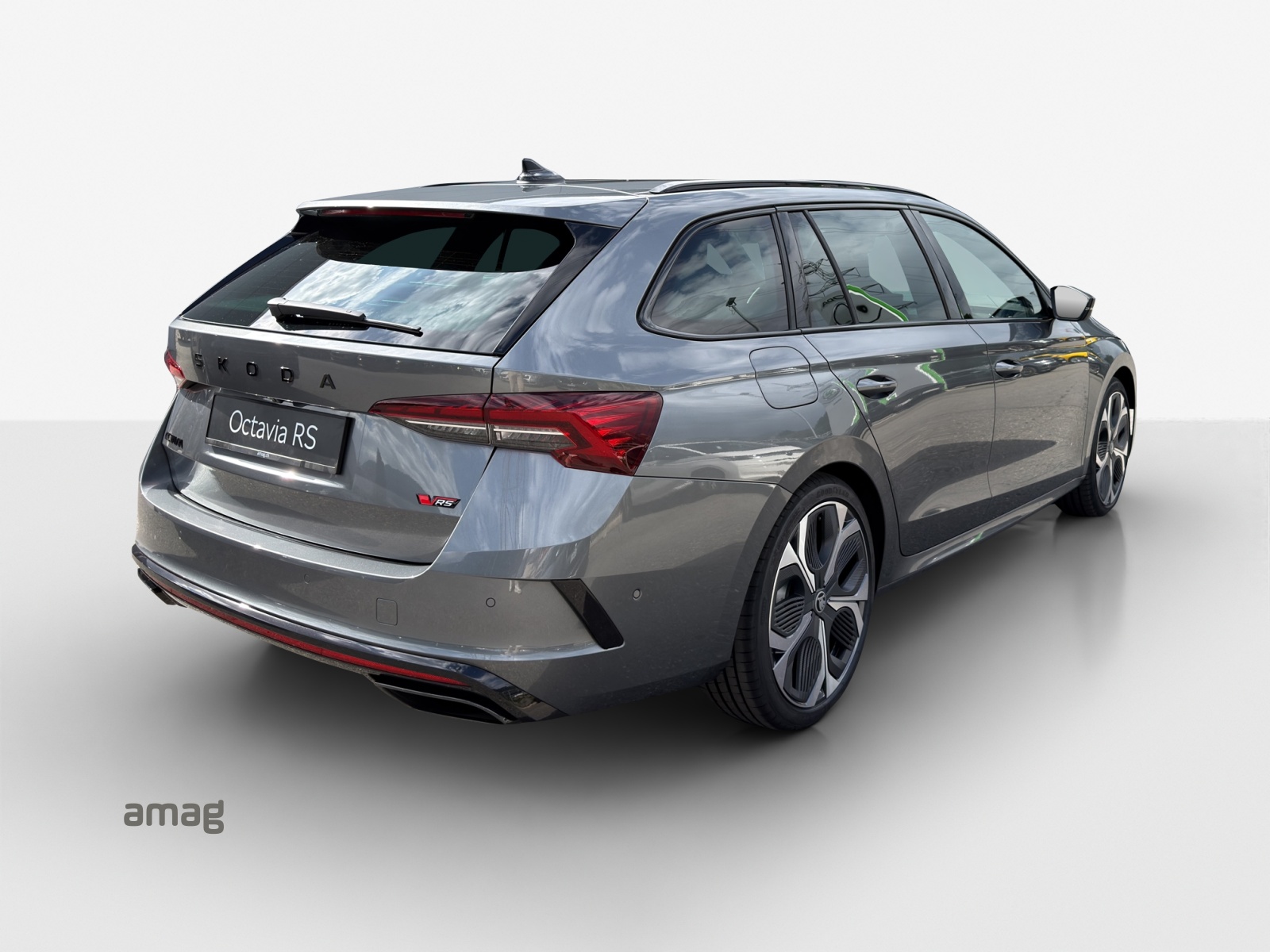 SKODA Octavia Combi 2.0 TSI DSG RS 30 Years Edition-image-4