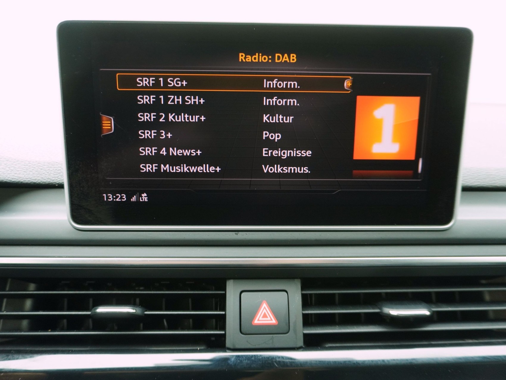 AUDI A4 Avant 2.0 TDI S line quattro S-Tronic-image-18