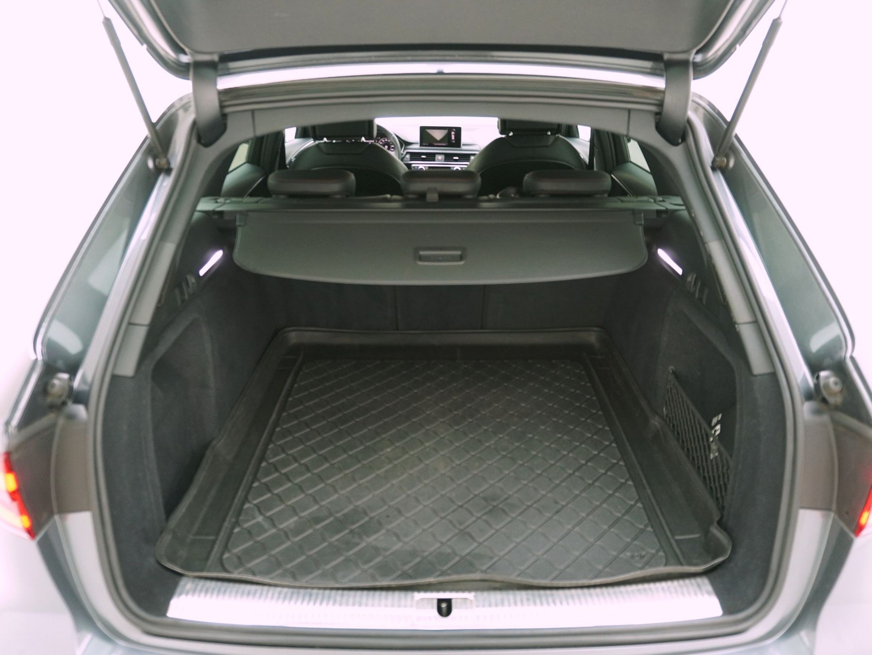 AUDI A4 Avant 2.0 TDI S line quattro S-Tronic-image-12