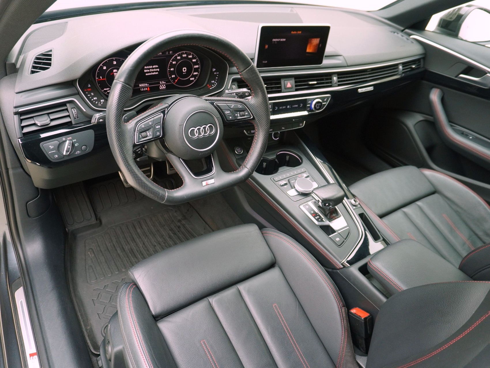 AUDI A4 Avant 2.0 TDI S line quattro S-Tronic-image-9