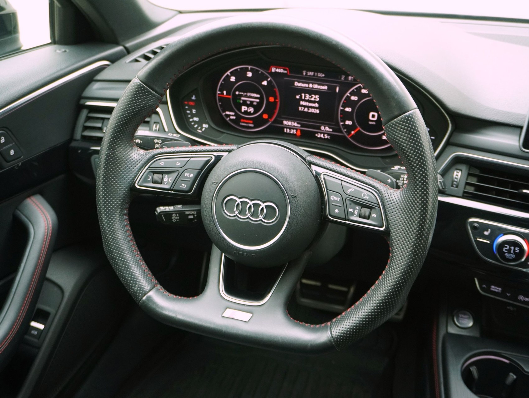 AUDI A4 Avant 2.0 TDI S line quattro S-Tronic-image-10