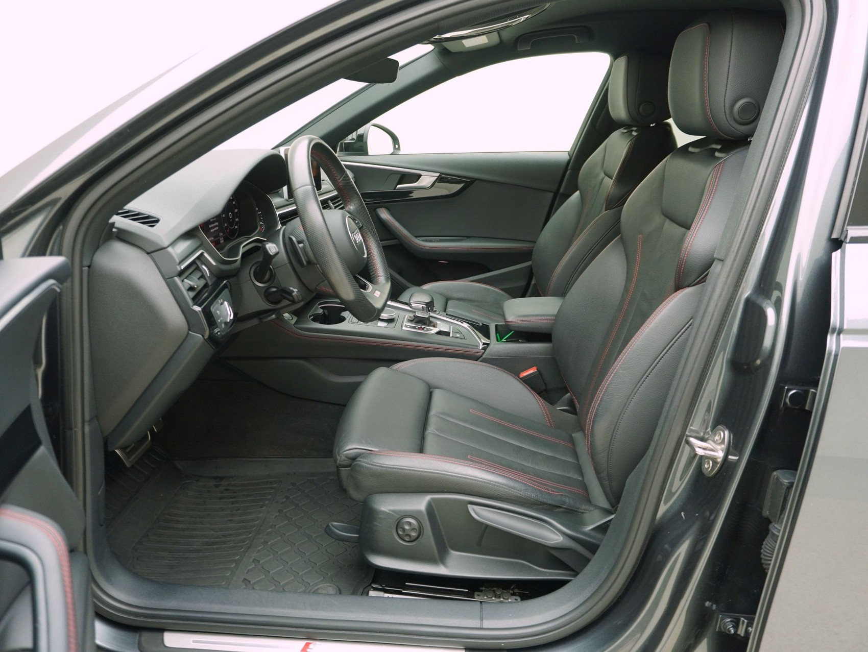 AUDI A4 Avant 2.0 TDI S line quattro S-Tronic-image-8