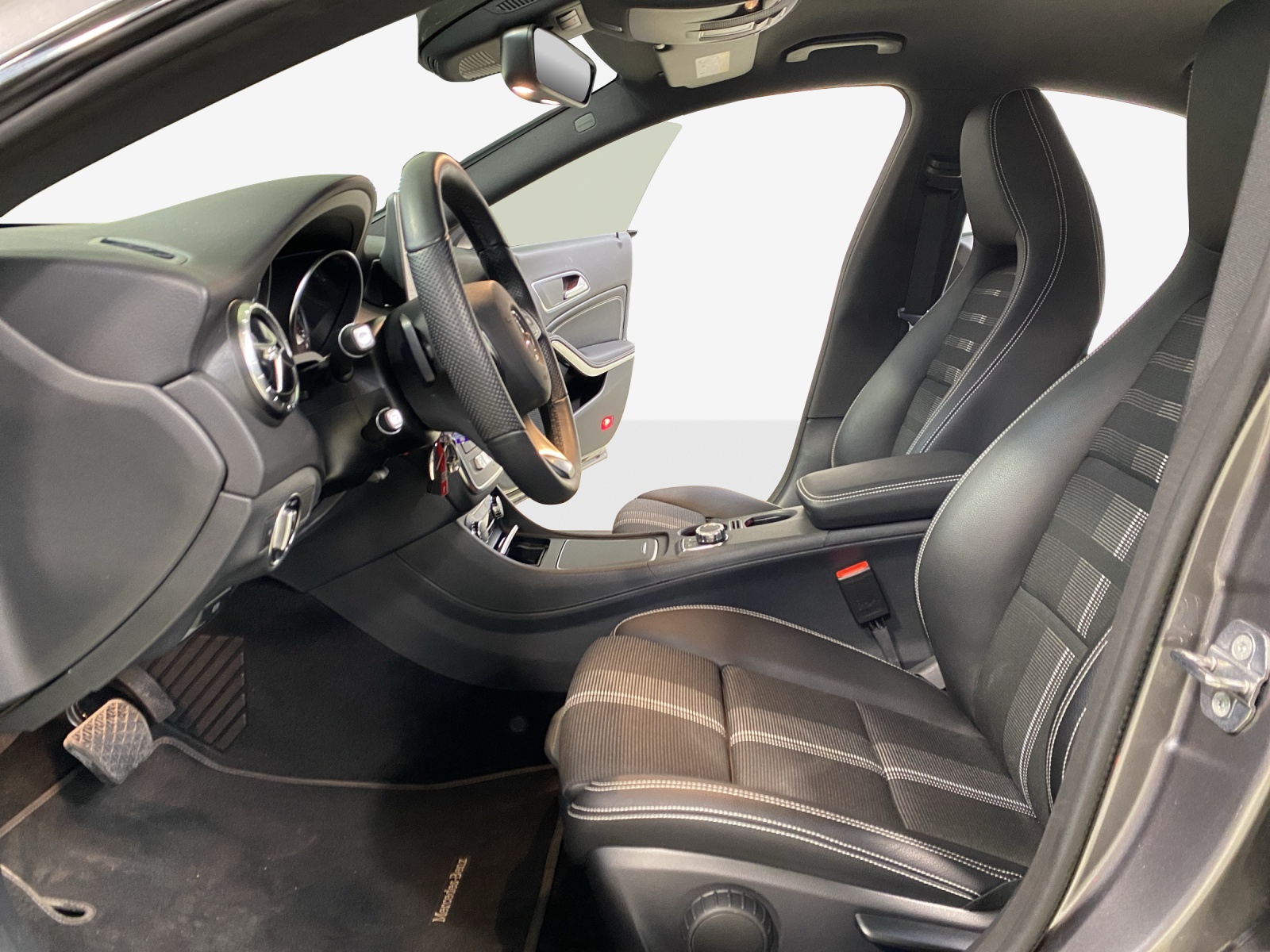 MERCEDES-BENZ CLA 200 Night Star 7G-DCT-image-7