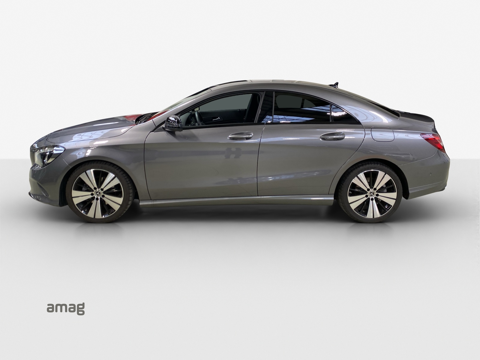 MERCEDES-BENZ CLA 200 Night Star 7G-DCT-showroom-element-1