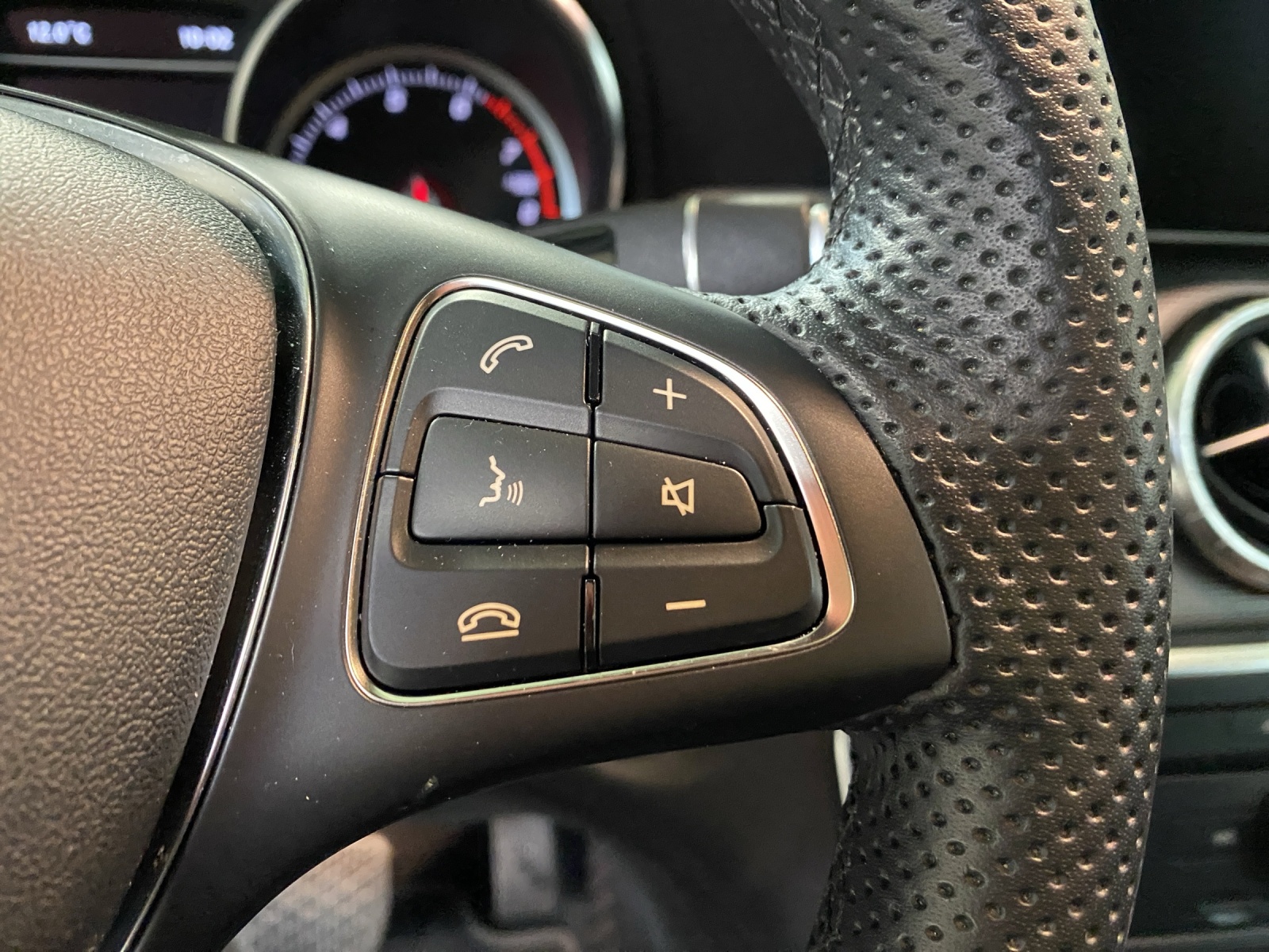 MERCEDES-BENZ CLA 200 Night Star 7G-DCT-image-14