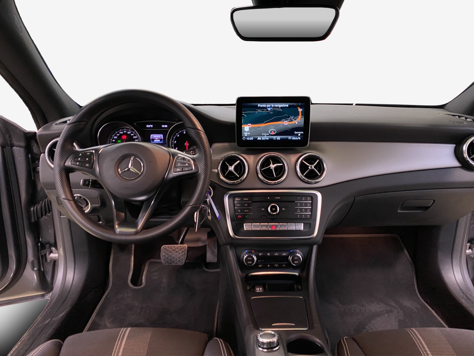 MERCEDES-BENZ CLA 200 Night Star 7G-DCT-image-8