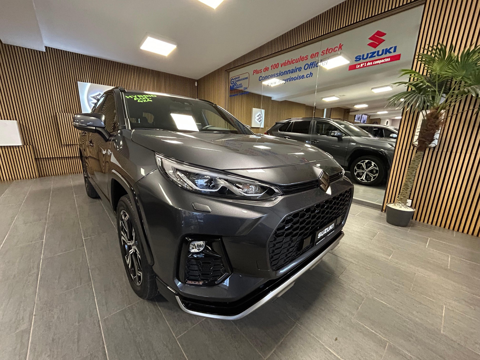 SUZUKI Across 2.5 PHEV Compact Top 4x4-image-2