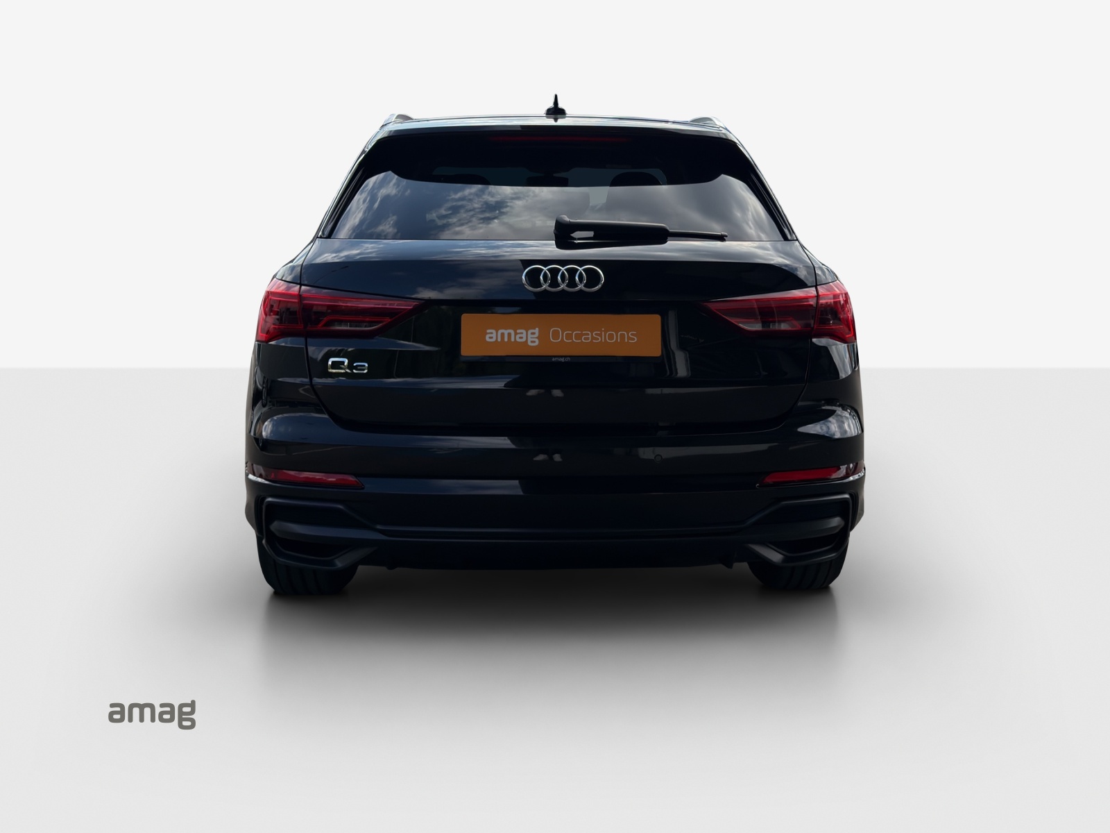 AUDI Q3 35 TFSI S line-image-3