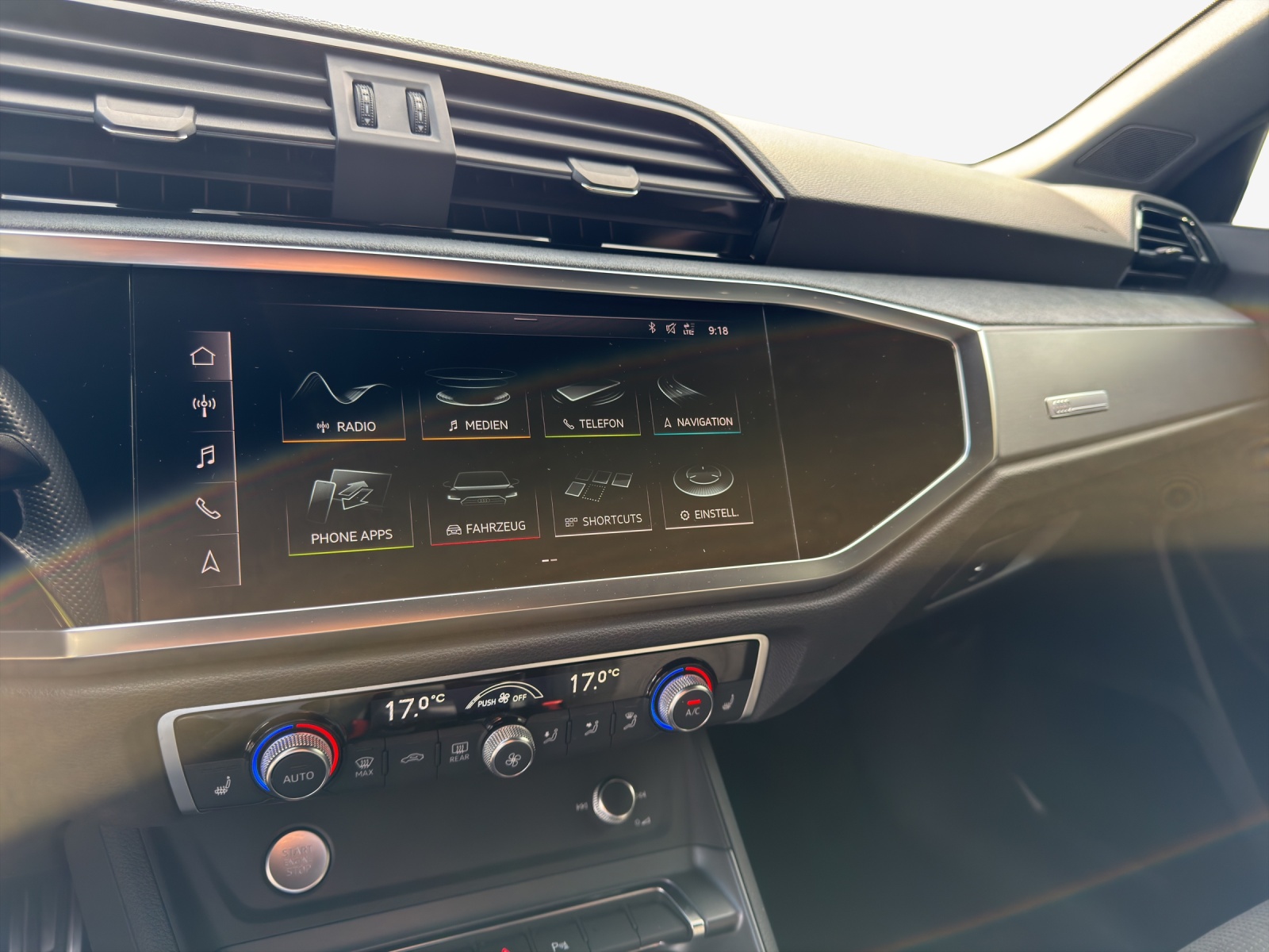 AUDI Q3 35 TFSI S line-image-10