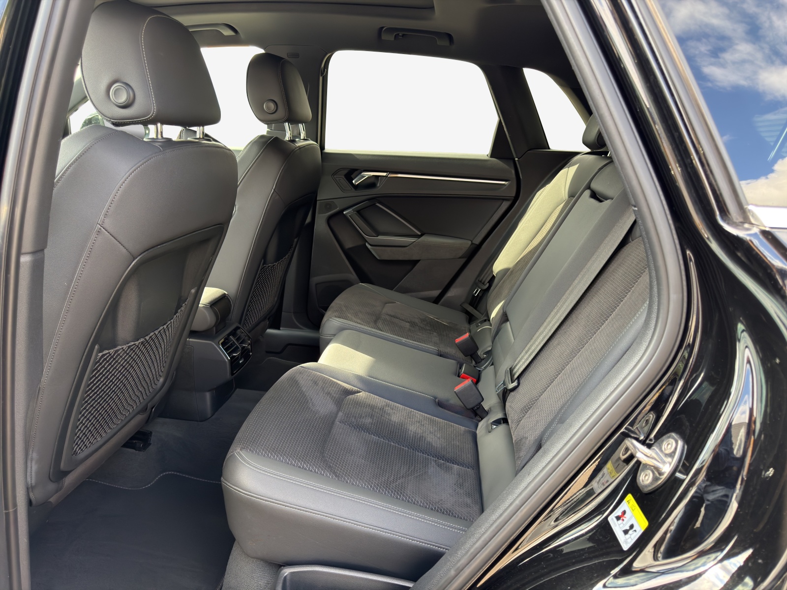 AUDI Q3 35 TFSI S line-image-11