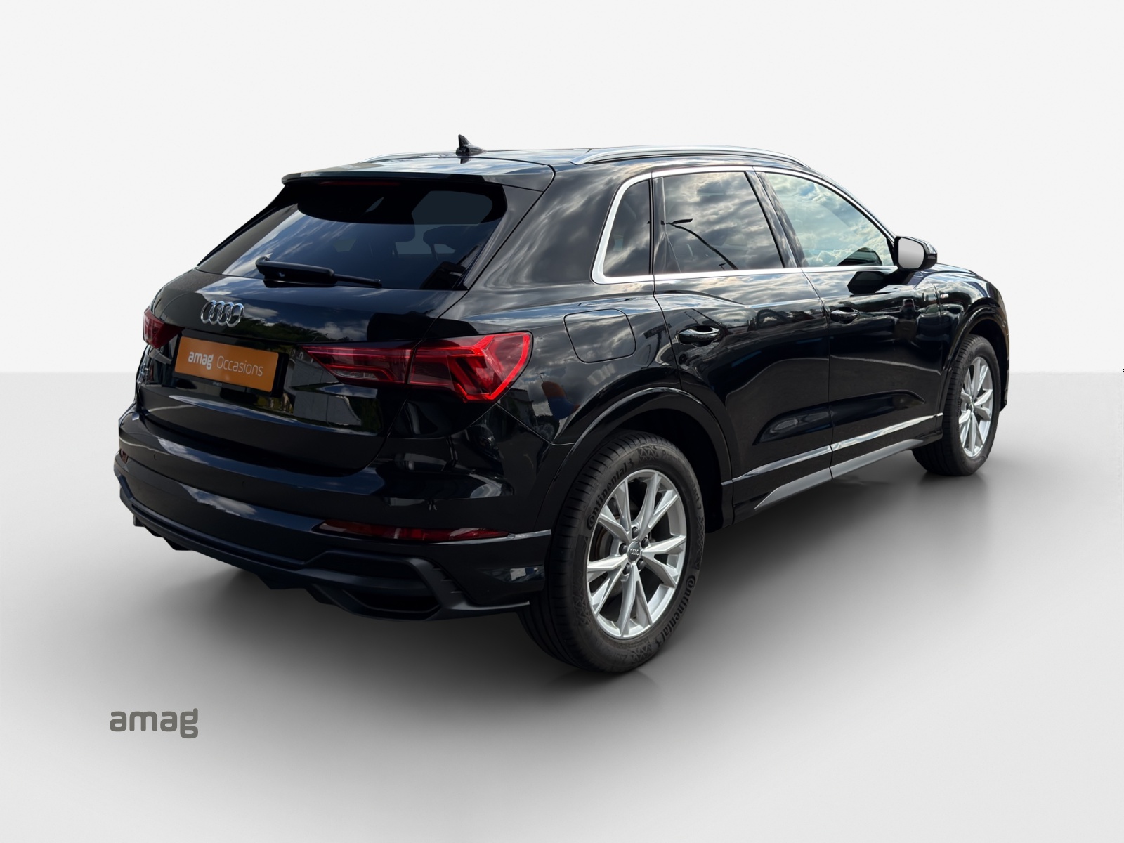 AUDI Q3 35 TFSI S line-image-4
