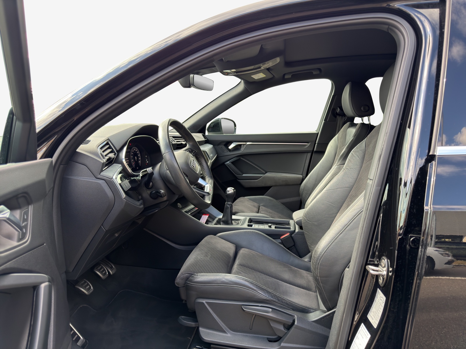 AUDI Q3 35 TFSI S line-image-7