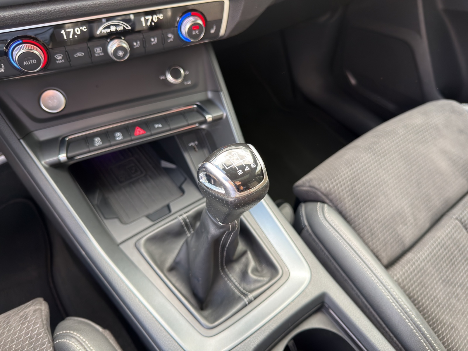 AUDI Q3 35 TFSI S line-image-13
