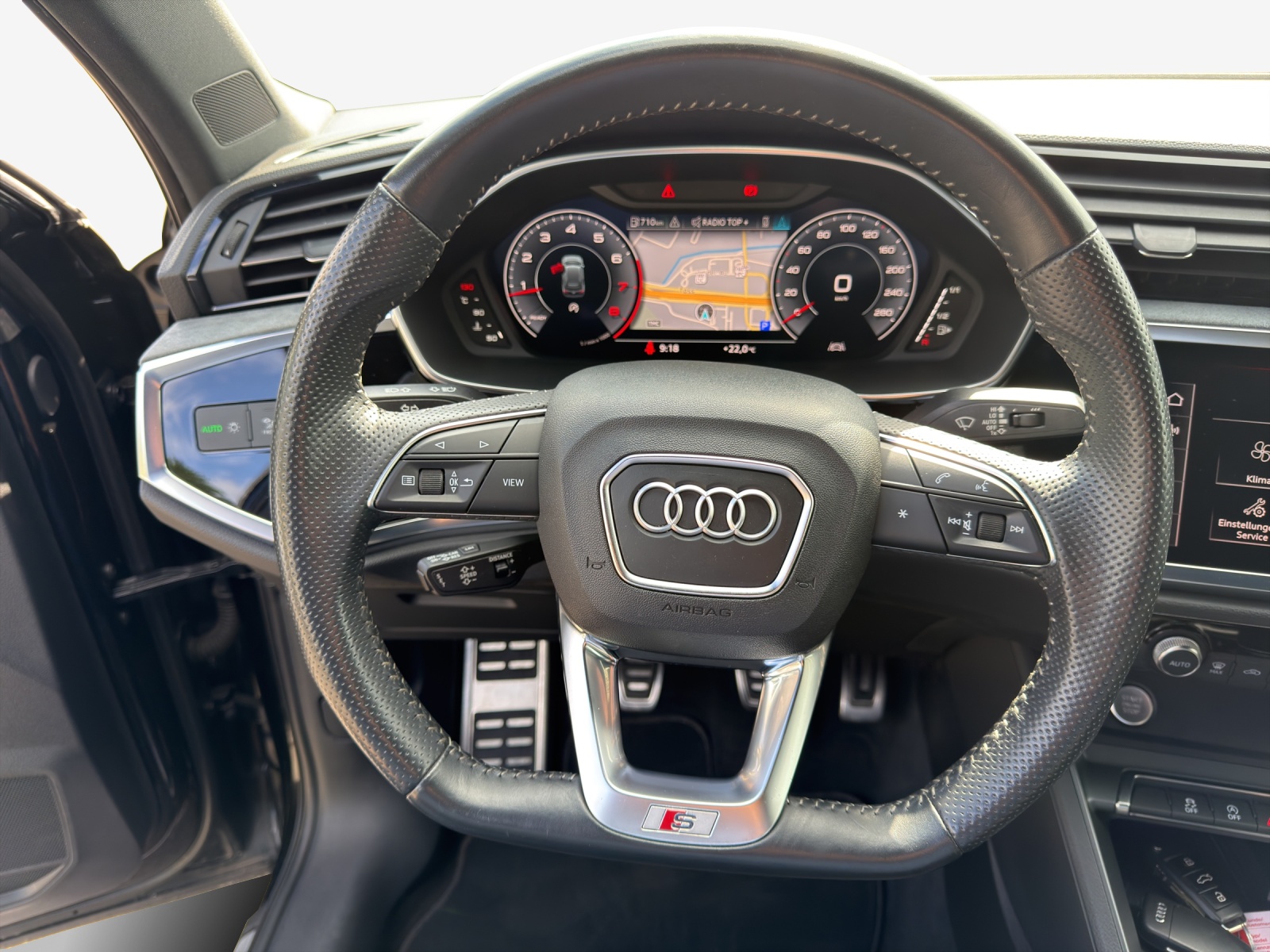 AUDI Q3 35 TFSI S line-image-9