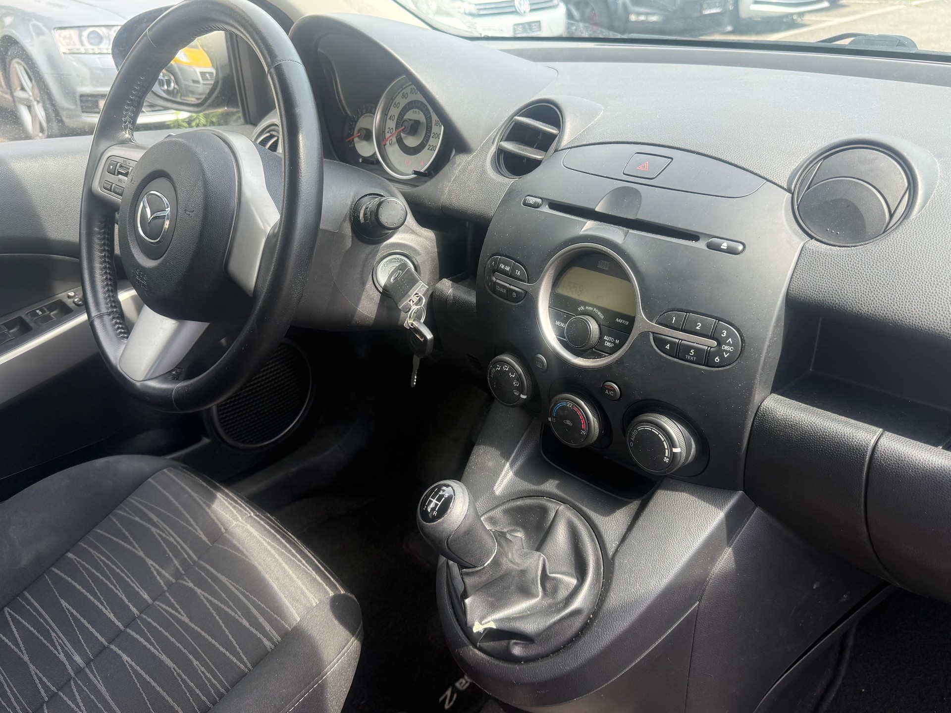 MAZDA 2 1.3i 16V Exclusive-image-10