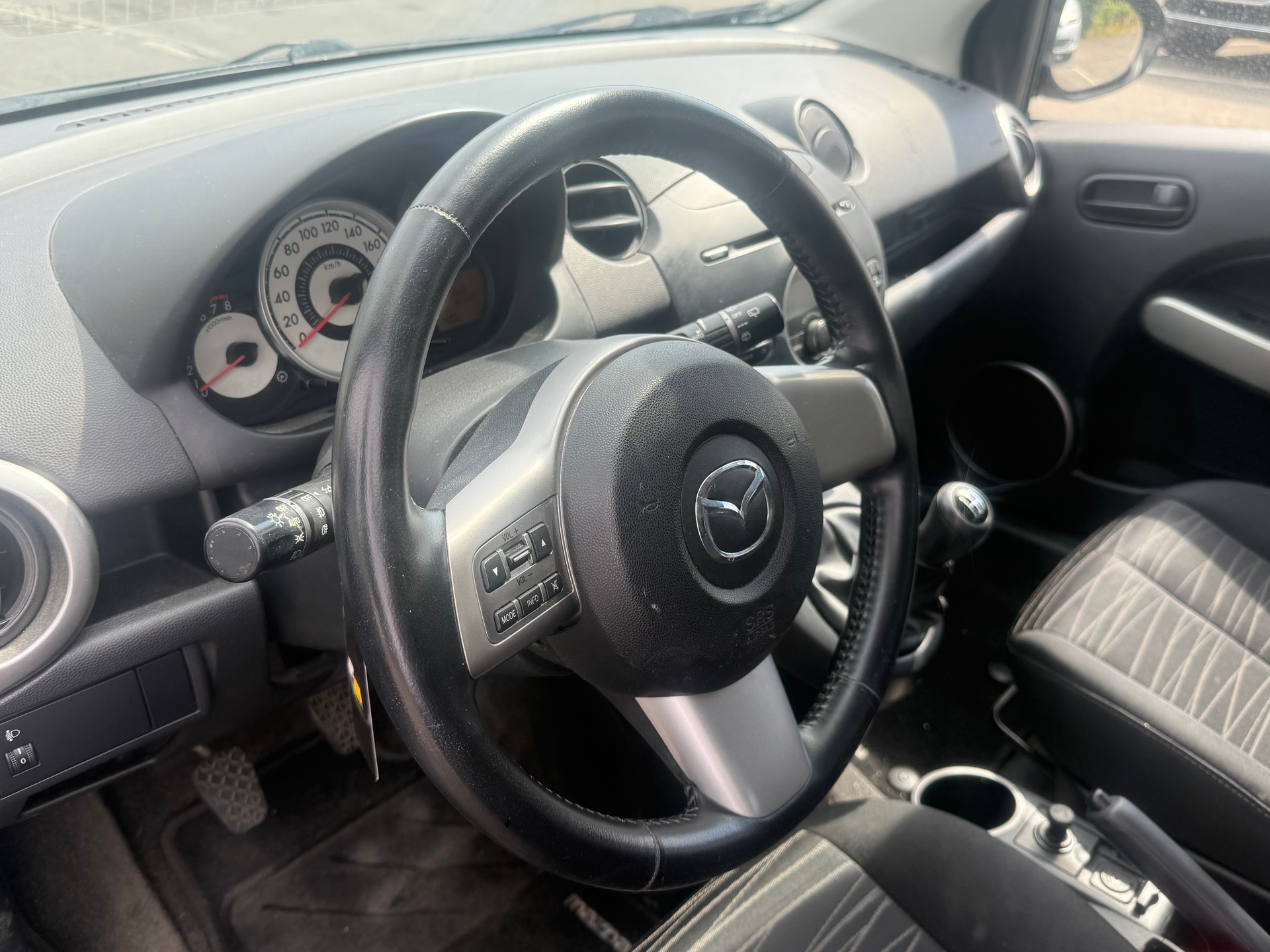 MAZDA 2 1.3i 16V Exclusive-image-9