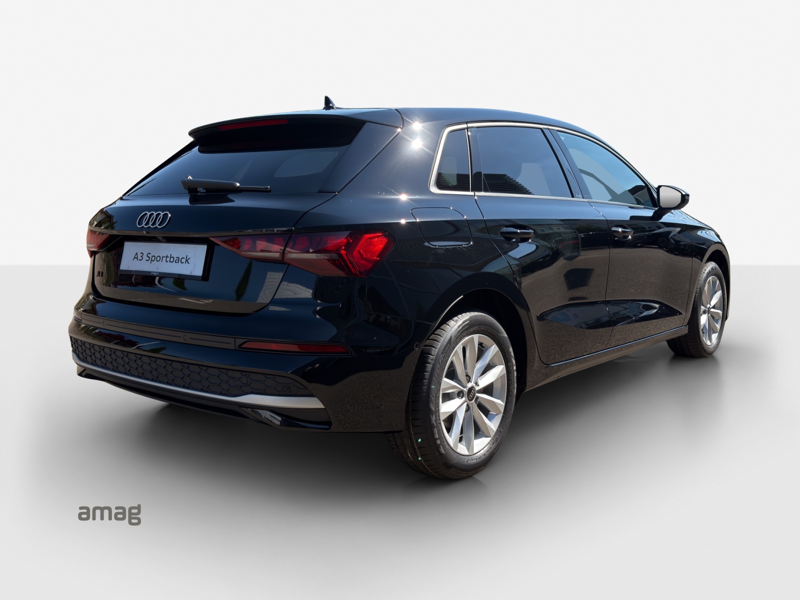 AUDI A3 Sportback TFSI 110 kW Attraction S tronic-image-4
