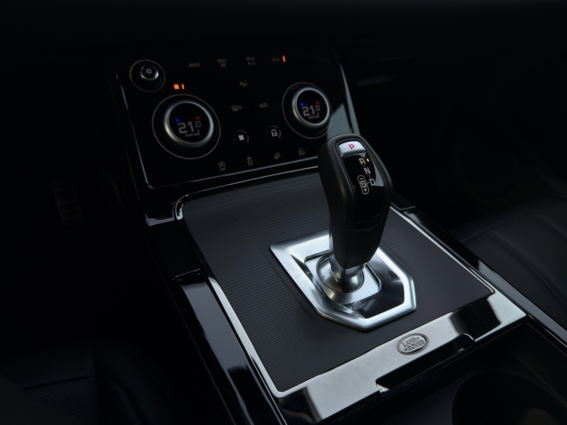 LAND ROVER Range Rover Evoque R-Dynamic P 200 SE AT9 Black-image-13