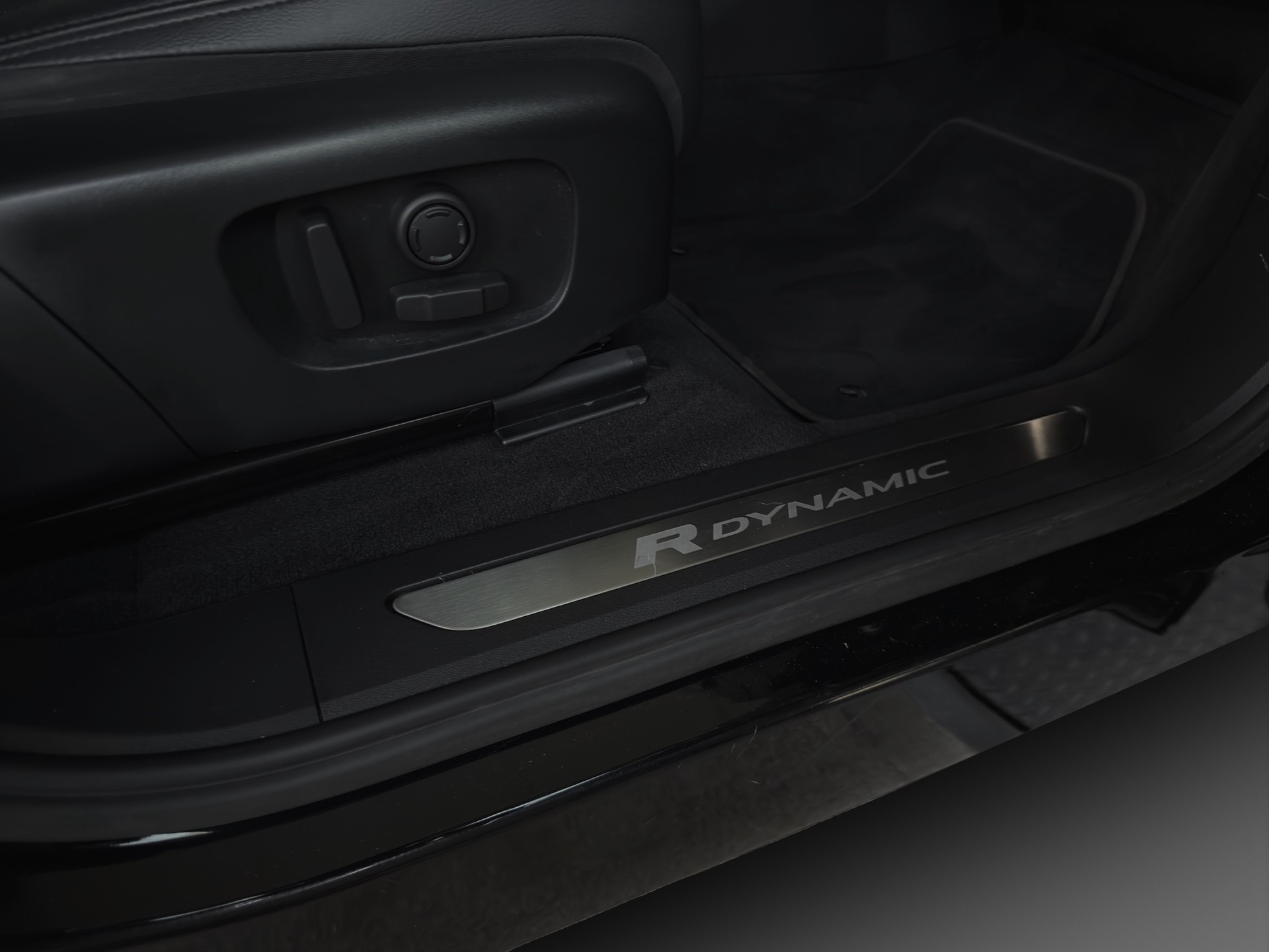 LAND ROVER Range Rover Evoque R-Dynamic P 200 SE AT9 Black-image-15