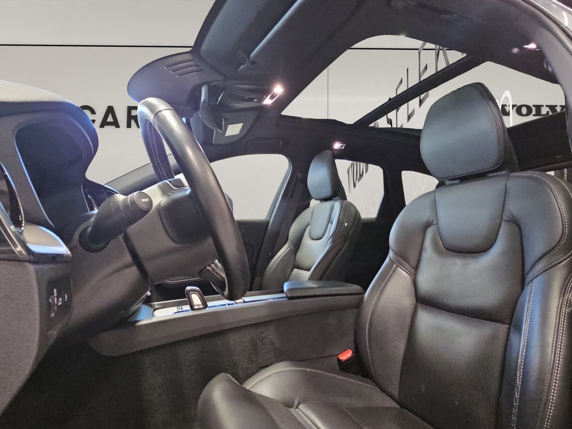 VOLVO XC60 2.0 T6 TE R-Design eAWD-image-16