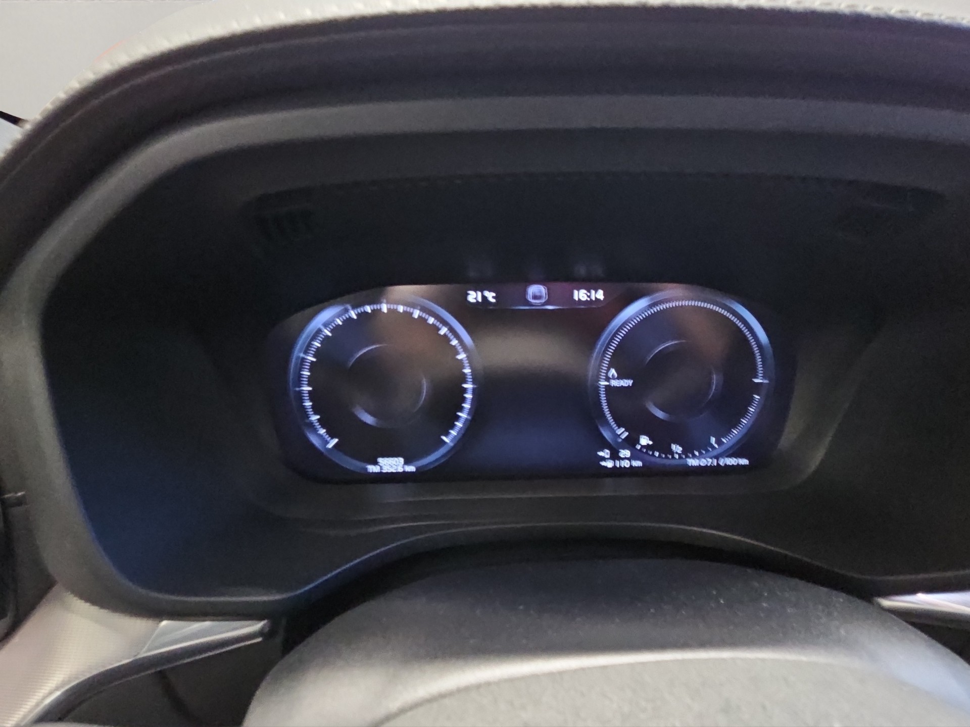 VOLVO XC60 2.0 T6 TE R-Design eAWD-image-15