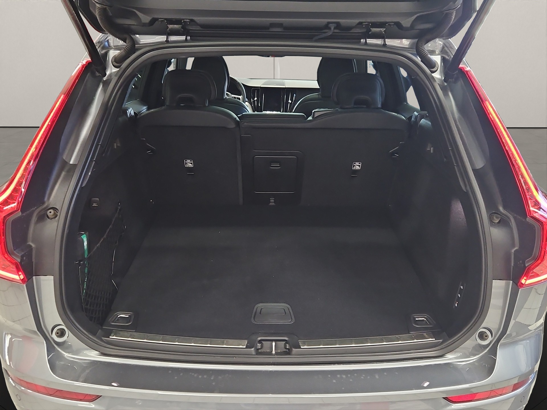 VOLVO XC60 2.0 T6 TE R-Design eAWD-image-5
